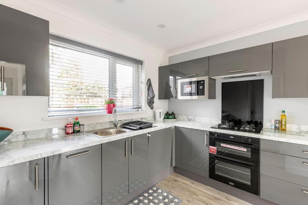 Entire Charming 5-Bed House In Darwen Blackburn Bb1 Free Parking Roadside Rishton Exterior photo