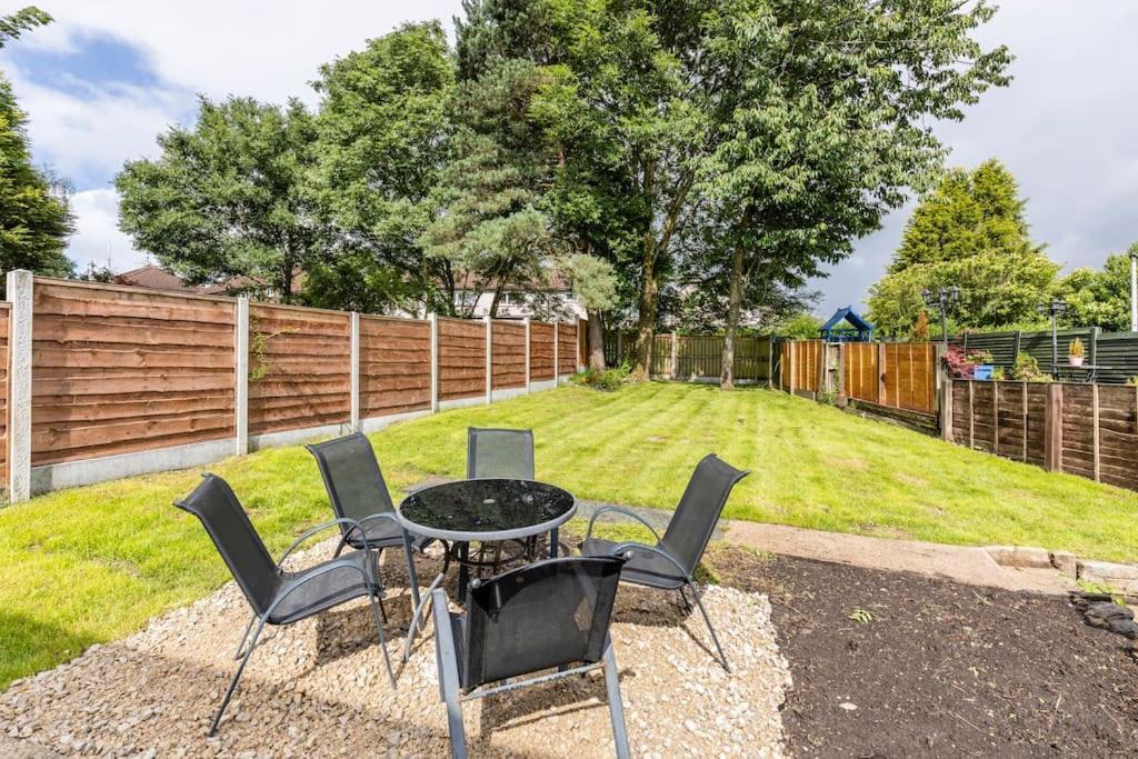 Entire Charming 5-Bed House In Darwen Blackburn Bb1 Free Parking Roadside Rishton Exterior photo