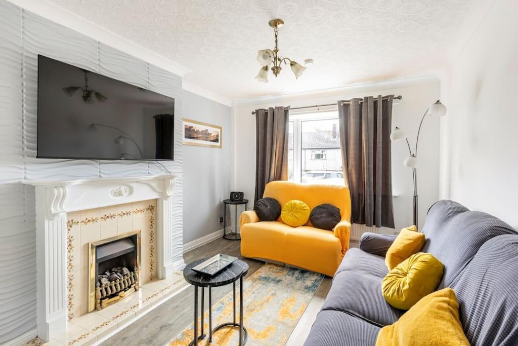Entire Charming 5-Bed House In Darwen Blackburn Bb1 Free Parking Roadside Rishton Exterior photo